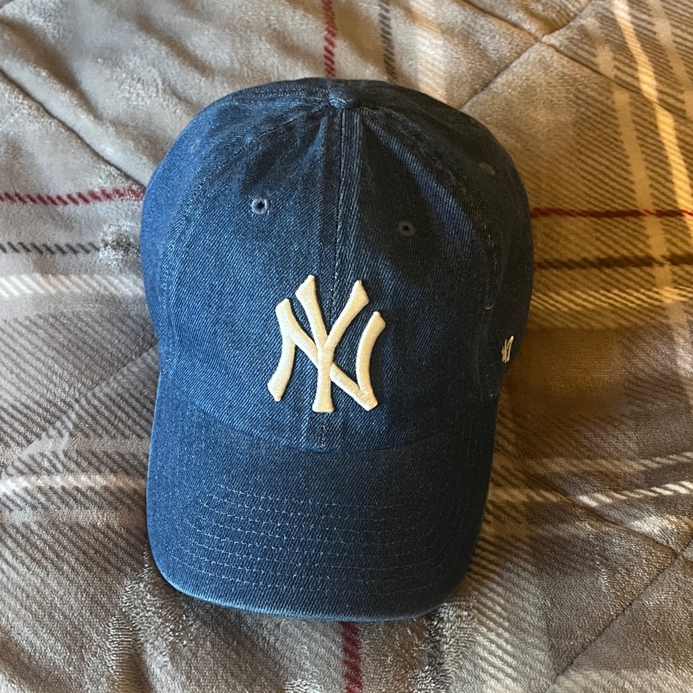 New York Yankees Navy Logo Baseball Cap